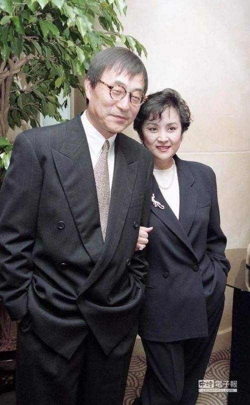 谢贤李小龙谁大,谢贤成龙