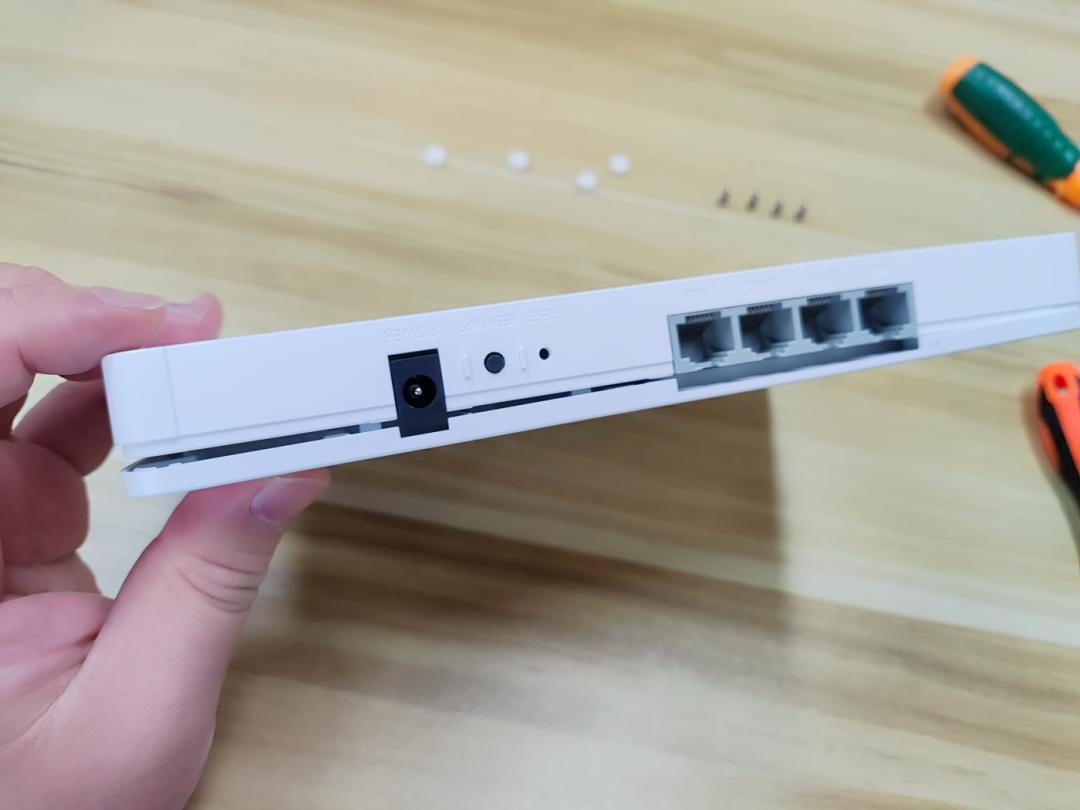 墙壁路由器好不好,晴天路由器穿墙效果