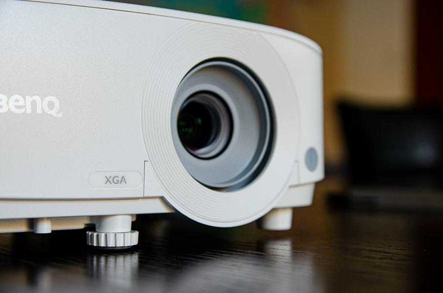 买投影仪买720还是1080,买投影仪实惠还是买电视实惠