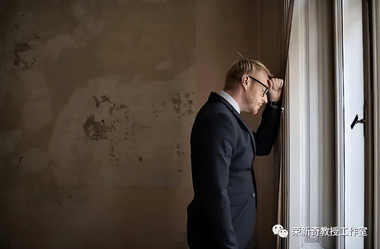 男性心理：男性得了抑郁症不愿意说，该如何提升他们的求助意愿？