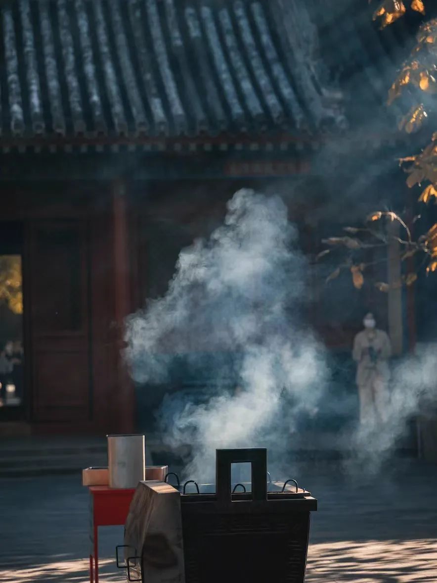 一入秋北京就变成了北平原文,一入秋北京就成了北平是谁说的