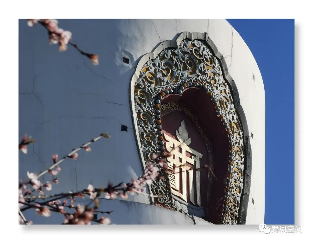 白塔寺是在北海公园里面吗,白塔寺是北海的白塔吗