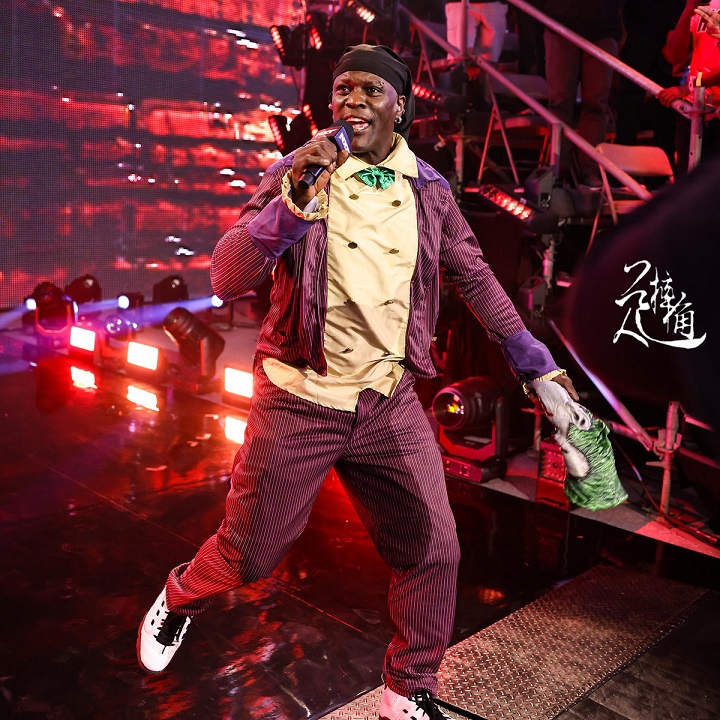 wwe冠军强森,巨石强森首次进入wwe