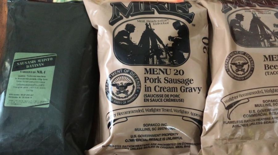 俄军缴获乌军口粮,乌军战俘扔掉俄军提供的口粮