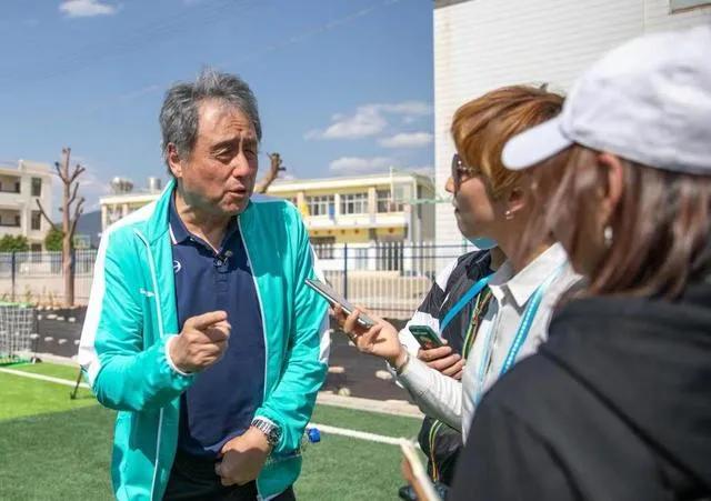 董路发文炮轰围栏足球,董路评张路足球普及