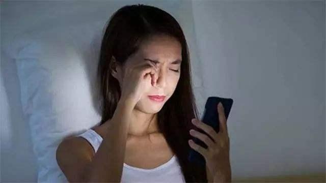 人体缺乏维生素b2什么症状,人体缺乏维生素b可导致身体怎样