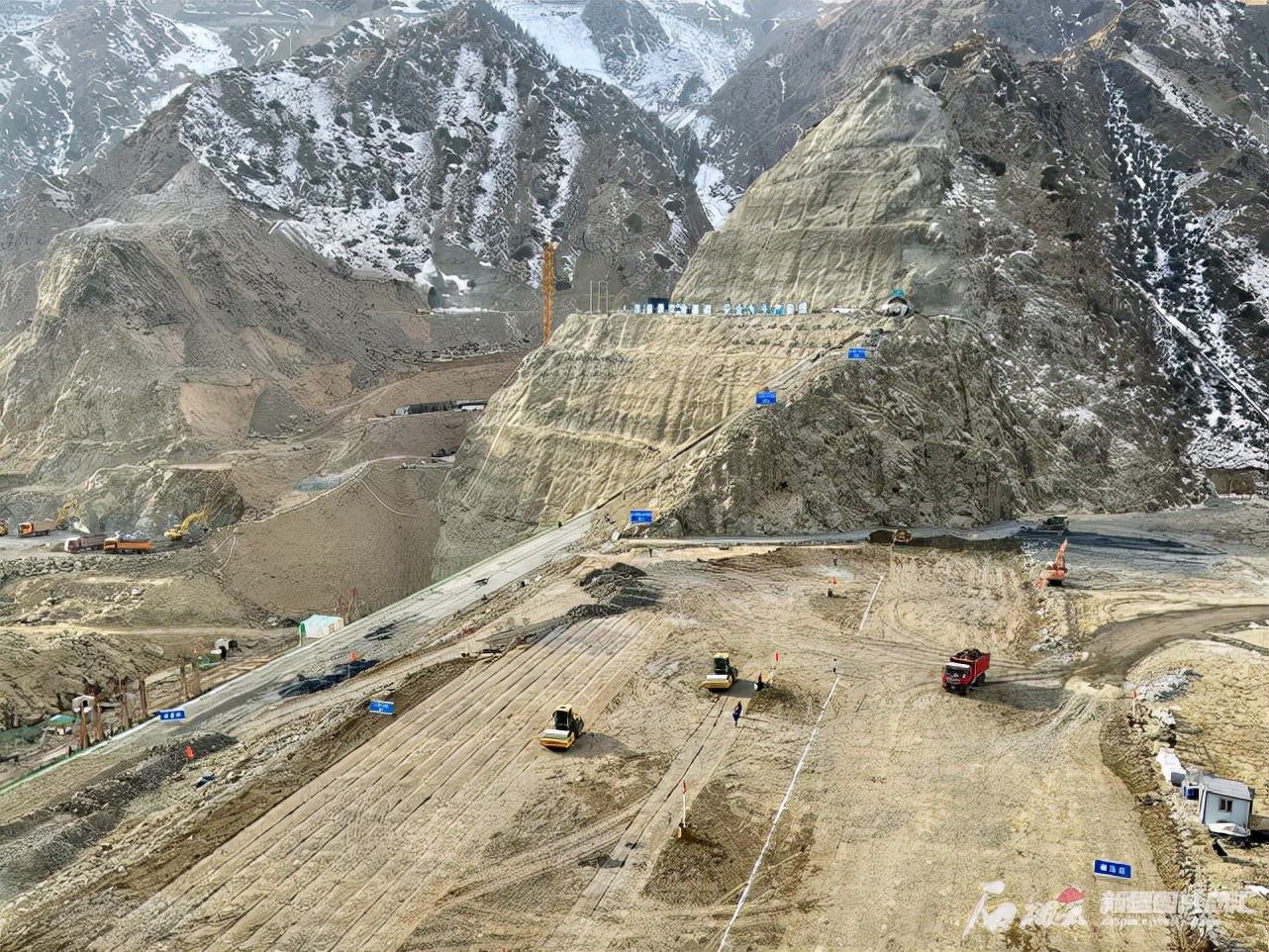 国网新源新疆阜康抽水蓄能电站,新型电力超级充电宝