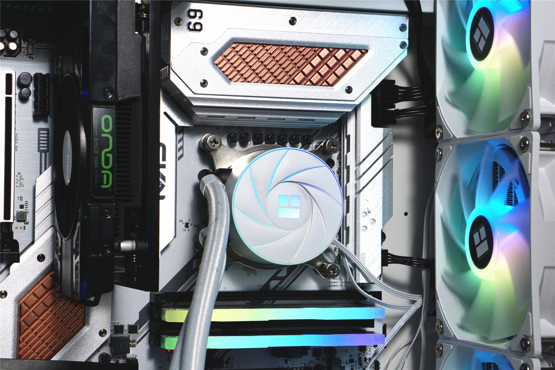 疫情期间居家找事做,耗资2W+打造纯白系居家办公桌面