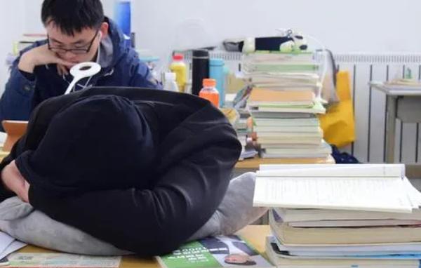 34岁研究生与父母天人永隔，不懂得拒绝的孩子，长大很容易吃亏