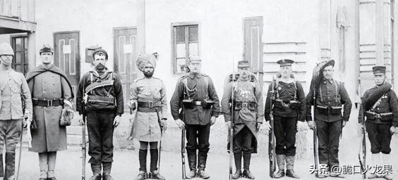 30个老照片记录女子与洋人*片鸦**烟枪下的白日梦