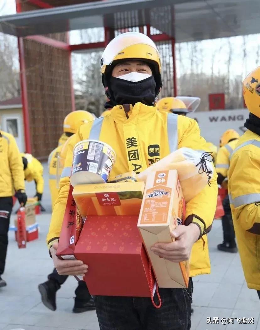 上海疫情下，1个人7个小时给41栋楼居民，送超1吨包裹。最美逆风