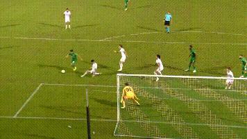 0-2爆冷英超卫冕欧冠输过保级球队,曼联最惨痛的比分