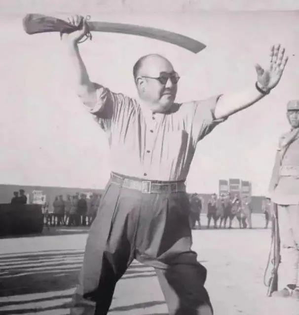 1949年马鸿逵拒绝起义并叫嚣：我对*产党共**有恩，打赢解放军再谈和