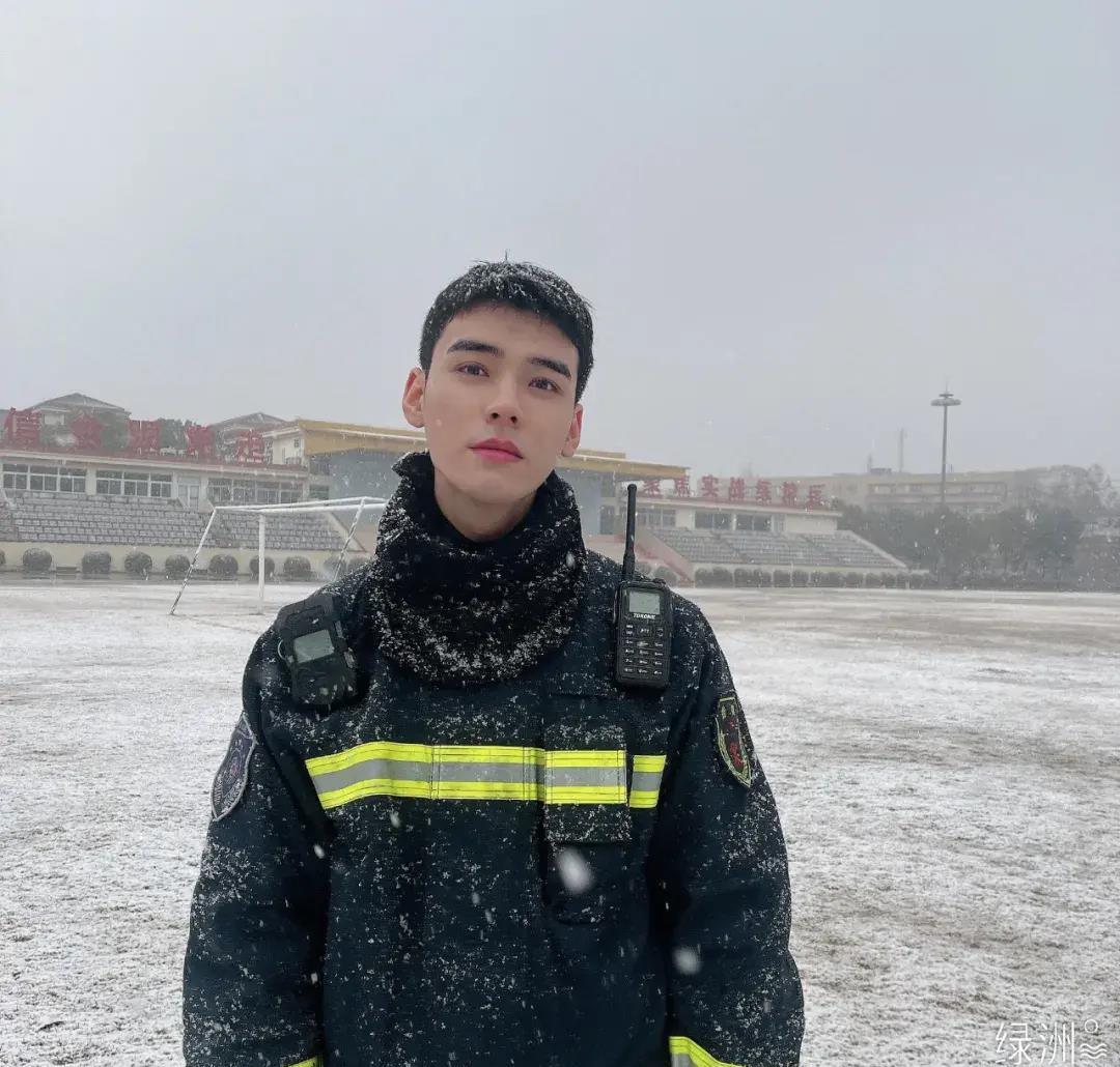 校草脸男星图鉴,男校草图片帅气