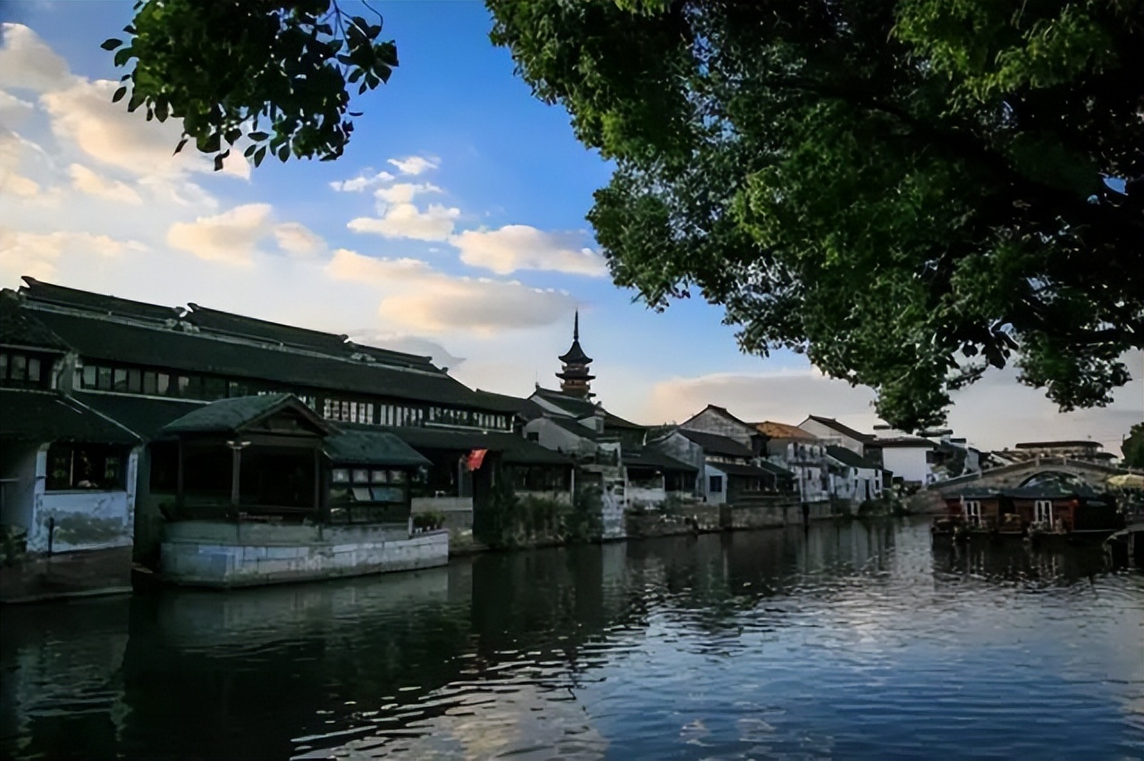 世界上最著名的十大古镇,云南著名古镇景点排名