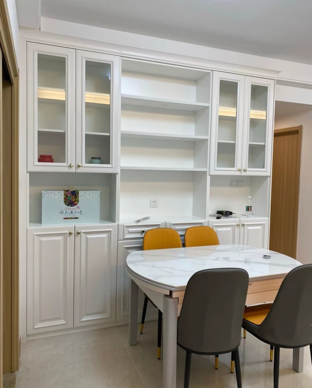 餐厅酒柜冰箱效果图,厨房与餐厅隔断酒柜