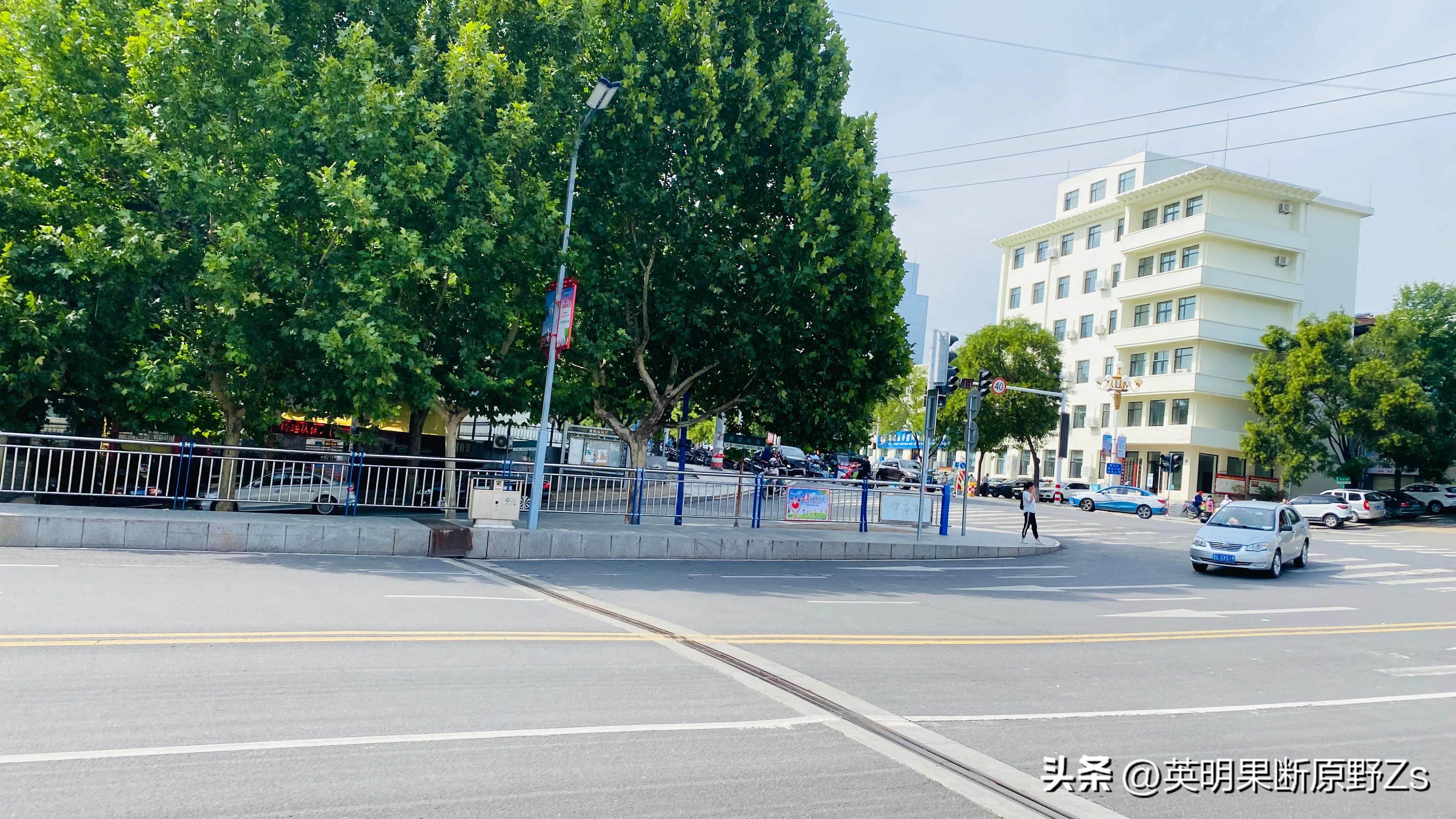 一天挣不到100块钱,1个小时300块钱你会去挣吗