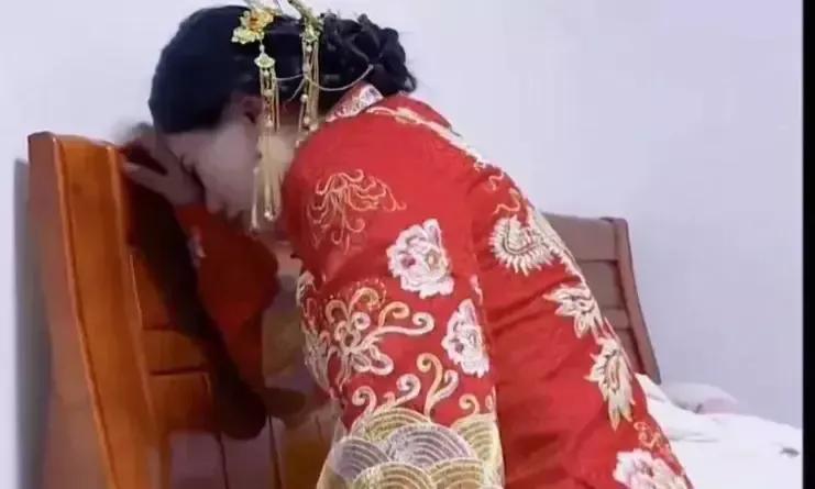 结婚时新娘见前男友18分钟退婚,新娘同居五年准新郎悔婚