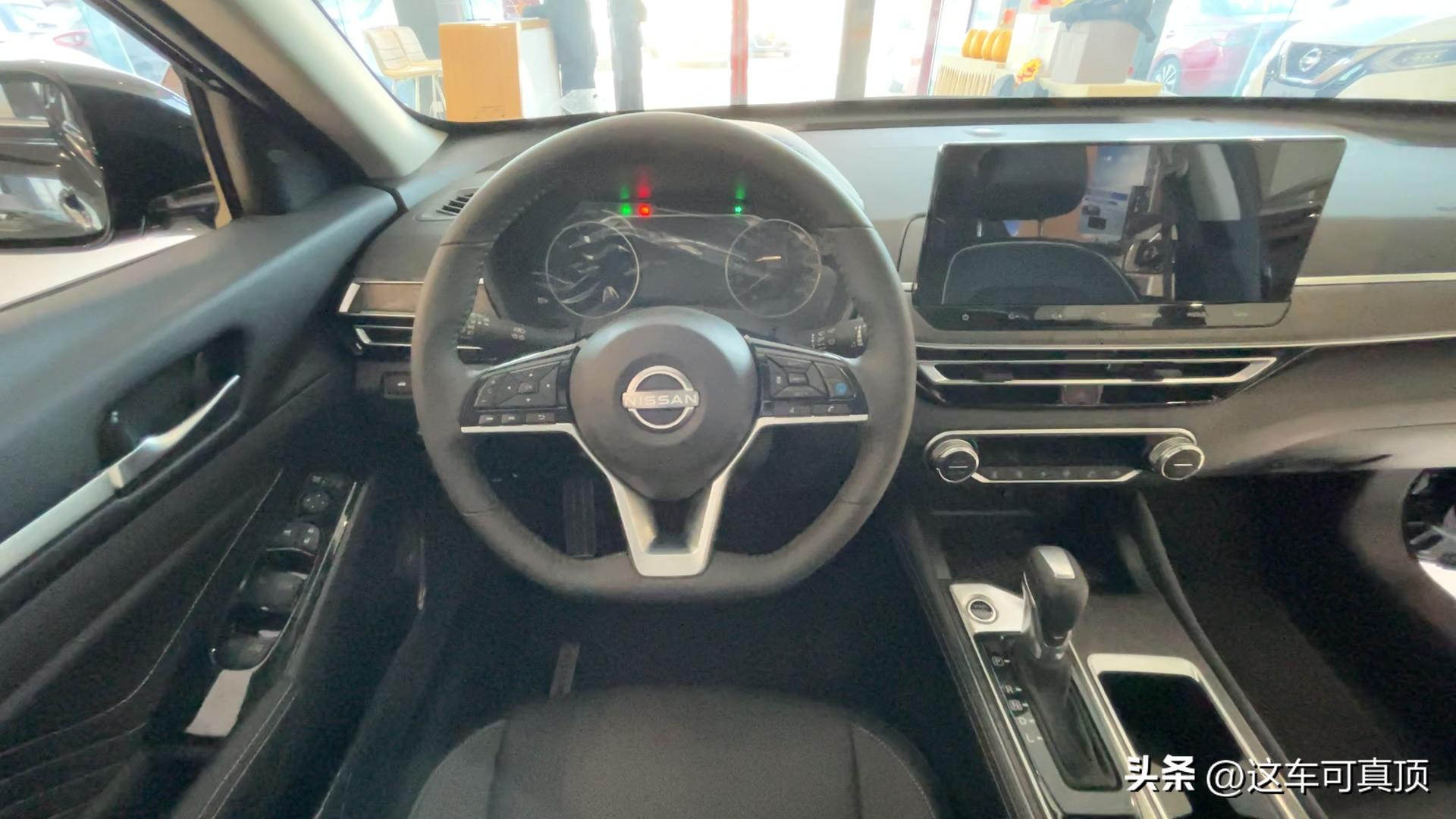 2015款天籁2.0欧冠科技版缺点,黑色天籁2023款的优点与缺点