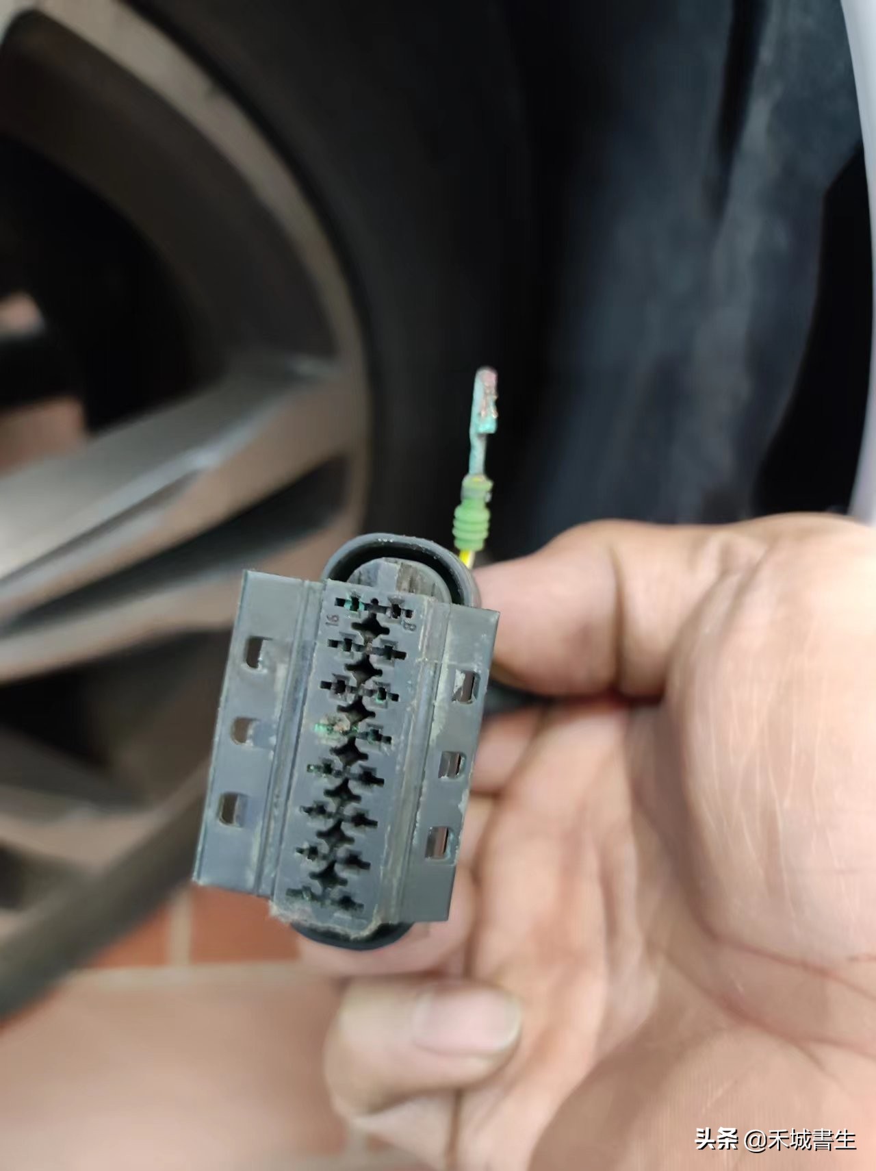 奔驰线束插头怎么拔,奔驰各个线束插头讲解