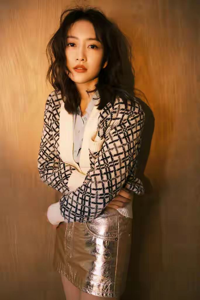 40岁烫头发不显老卷发,头发特别少烫什么卷发好