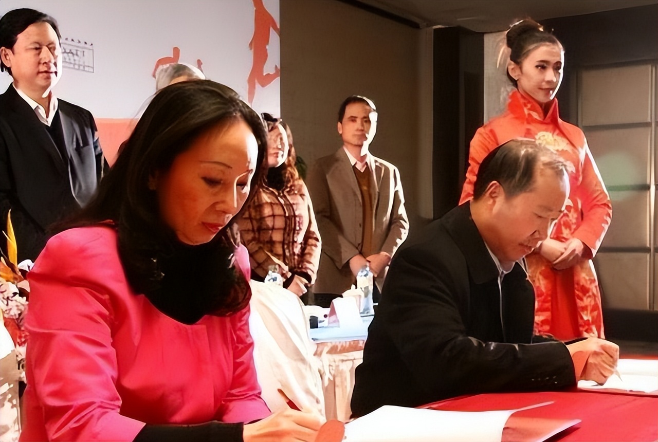 黑龙江首富戴秀丽和她的丈夫,东北女首富戴秀丽