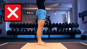 教练辅助女学员深蹲,教练辅助女生深蹲150kg