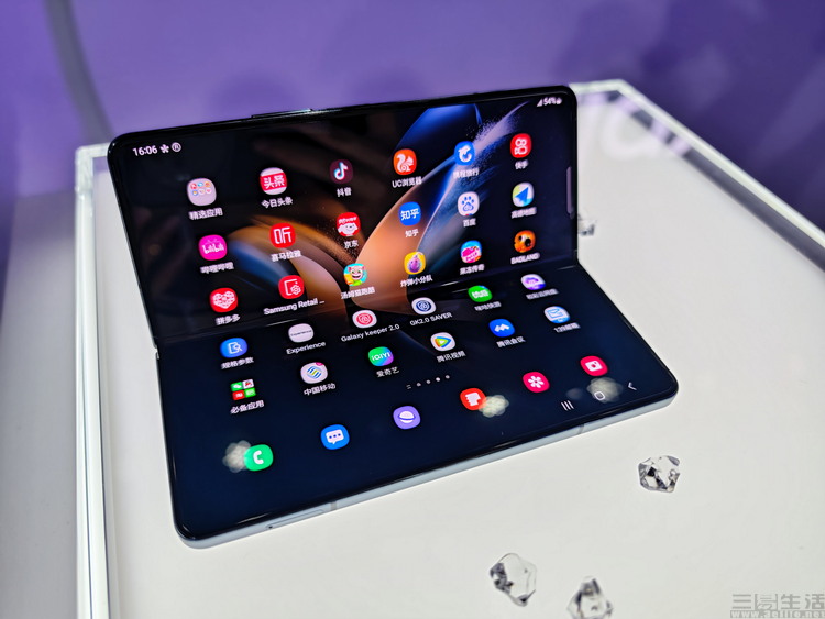 三星折叠屏转轴自己维修,三星折叠屏zflip4维修转轴