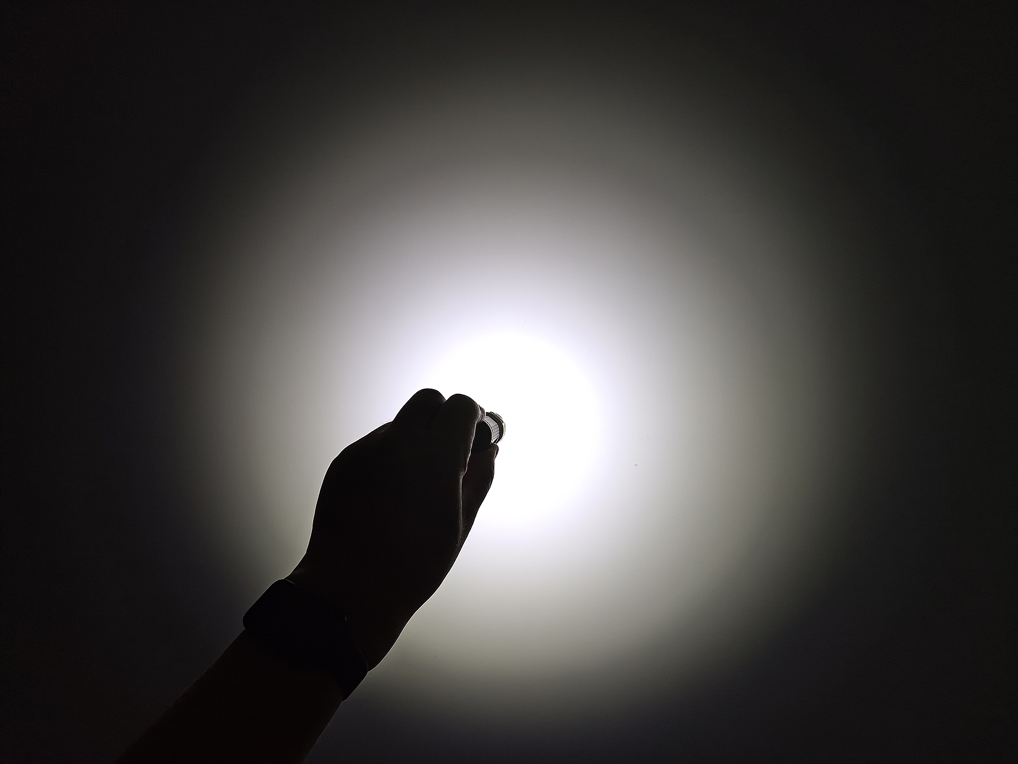 短小精悍实力派！在路上M4KEDC小手电体验