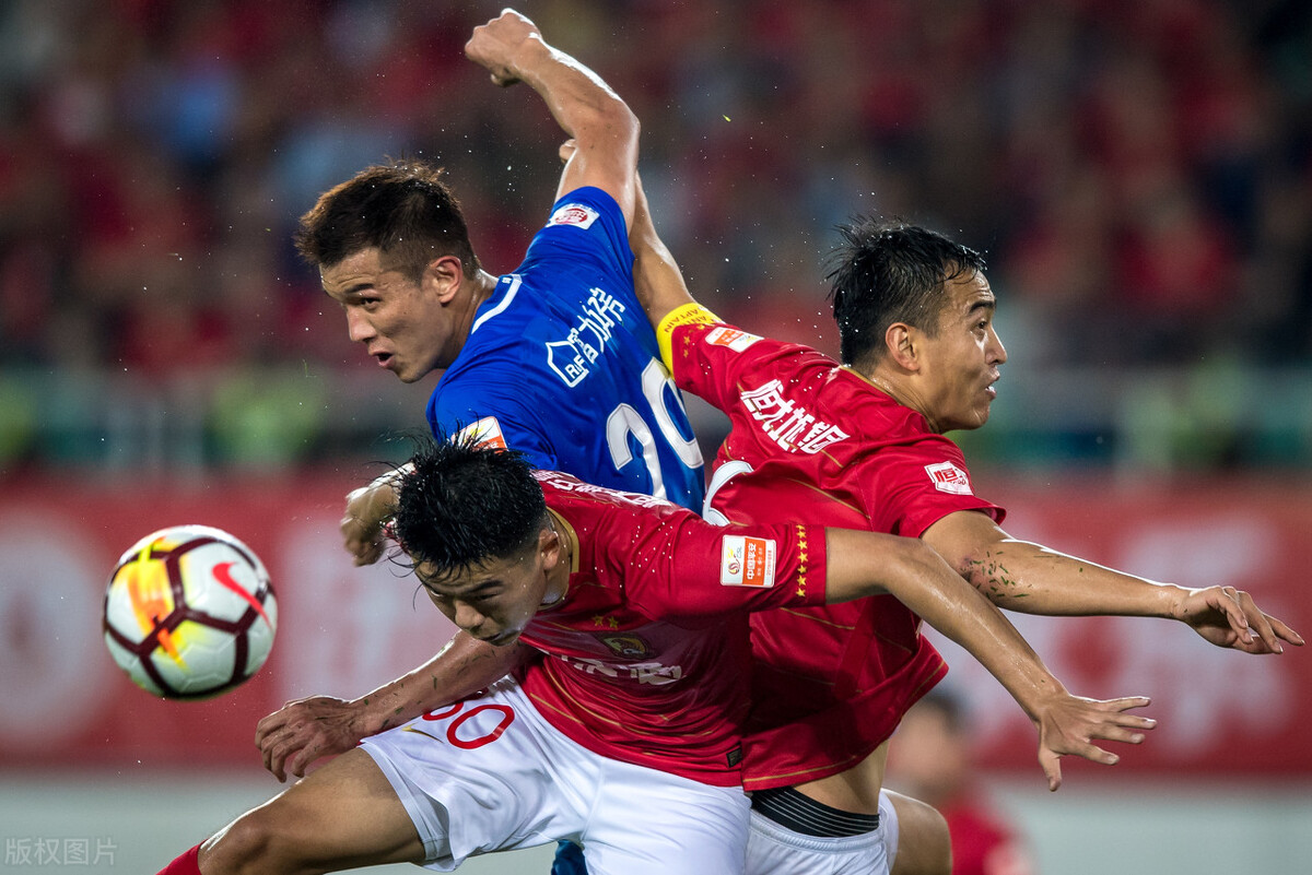 广州队遇挫折不后退足球精神,困境下广州队打出八冠王风采