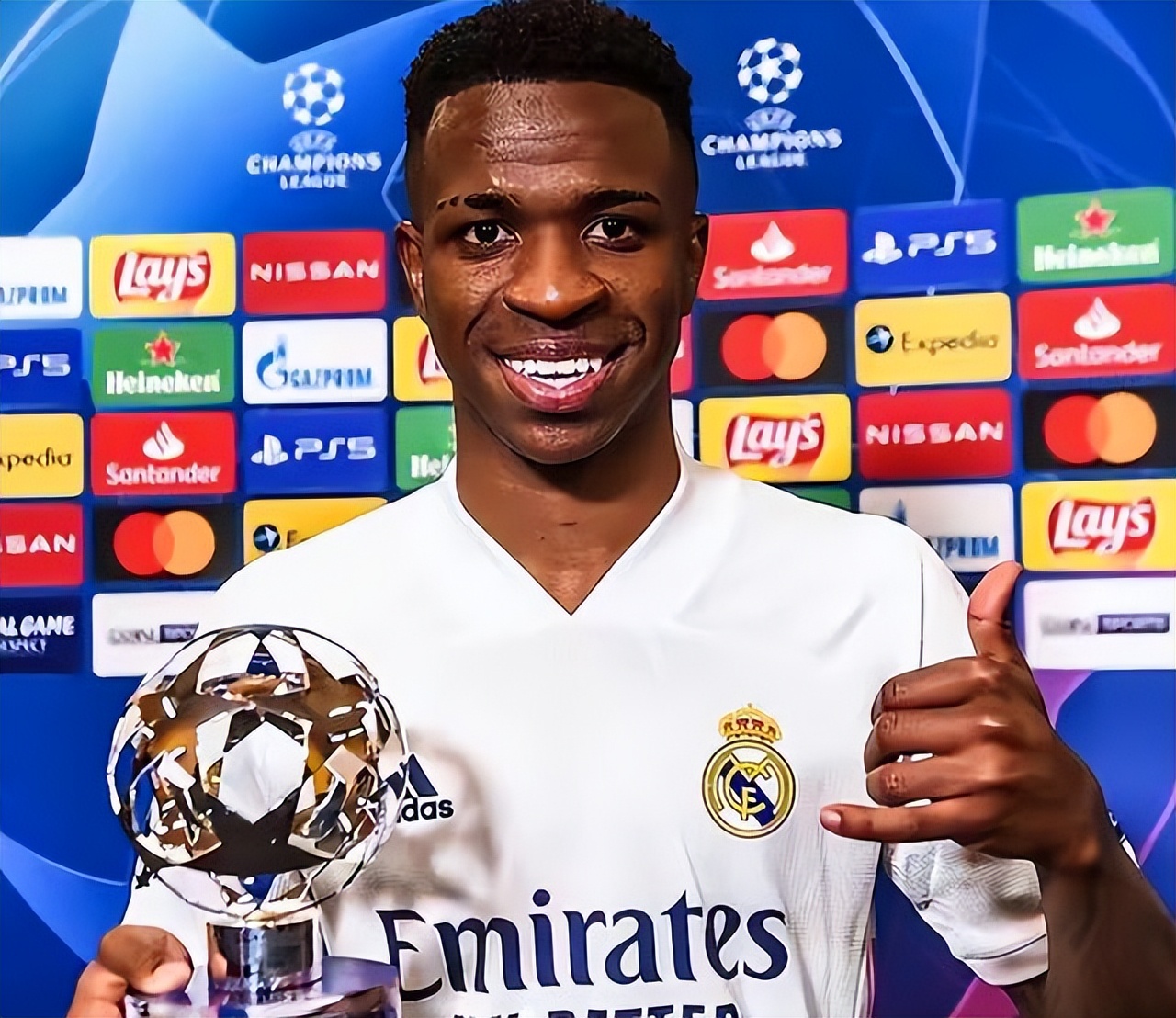 小罗有无带领巴西夺得世界杯冠军,下一个罗纳尔迪尼奥会是谁