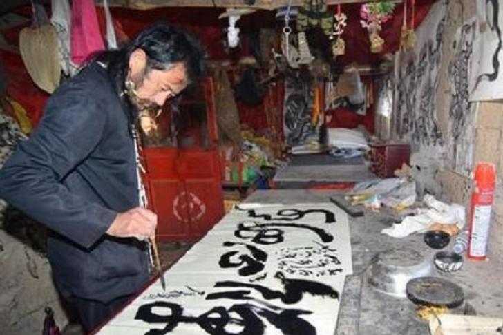 山东一位道长坚信龙真实存在，并上山寻龙16年，至今仍在山上坚持