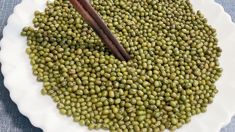 煮绿豆不让变红方法,绿豆不用泡就得煮的诀窍