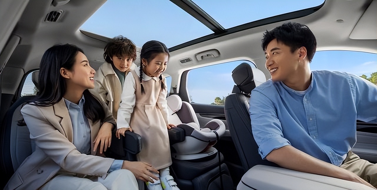 福特的车型动力性能强操控性好,福特新世代短轴中顶6座油耗多少