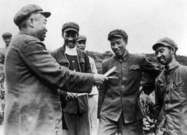 50年志愿军第一次总结大会，彭德怀厉声喝道：38军的梁兴初来了没