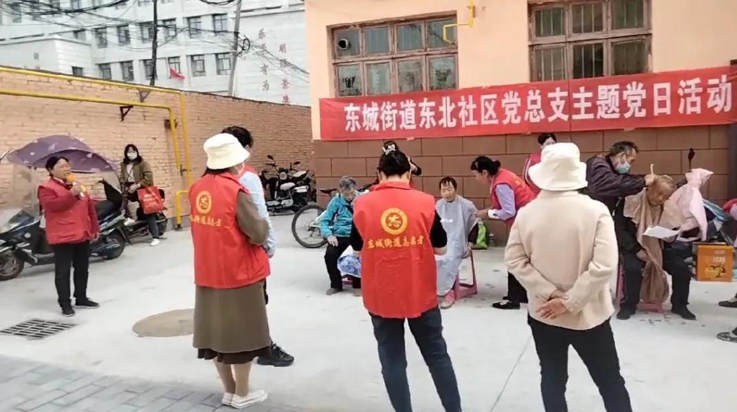 志愿服务倡树文明新风,志愿服务暖民心