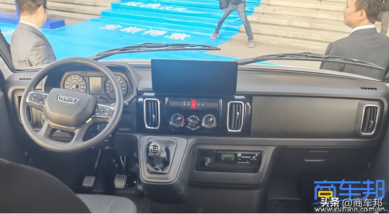 老款经典全顺跟依维柯得意怎么选,依维柯得意和经典全顺哪个更耐用