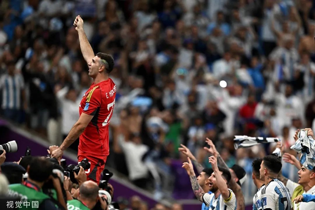 马丁内斯十年饮冰,马丁内斯成名战