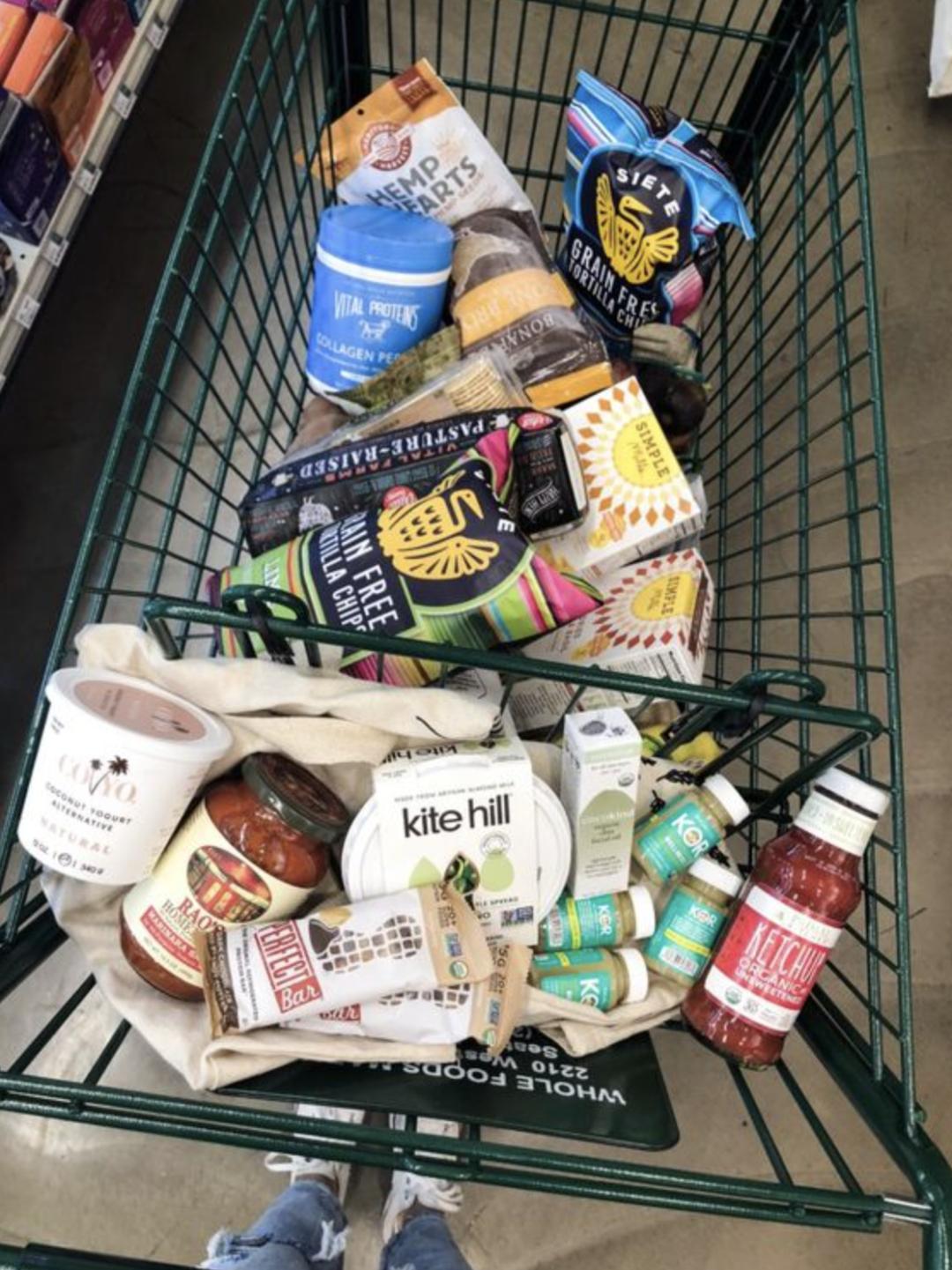 在香港买到过期食品怎么赔偿,专门卖过期商品违法吗