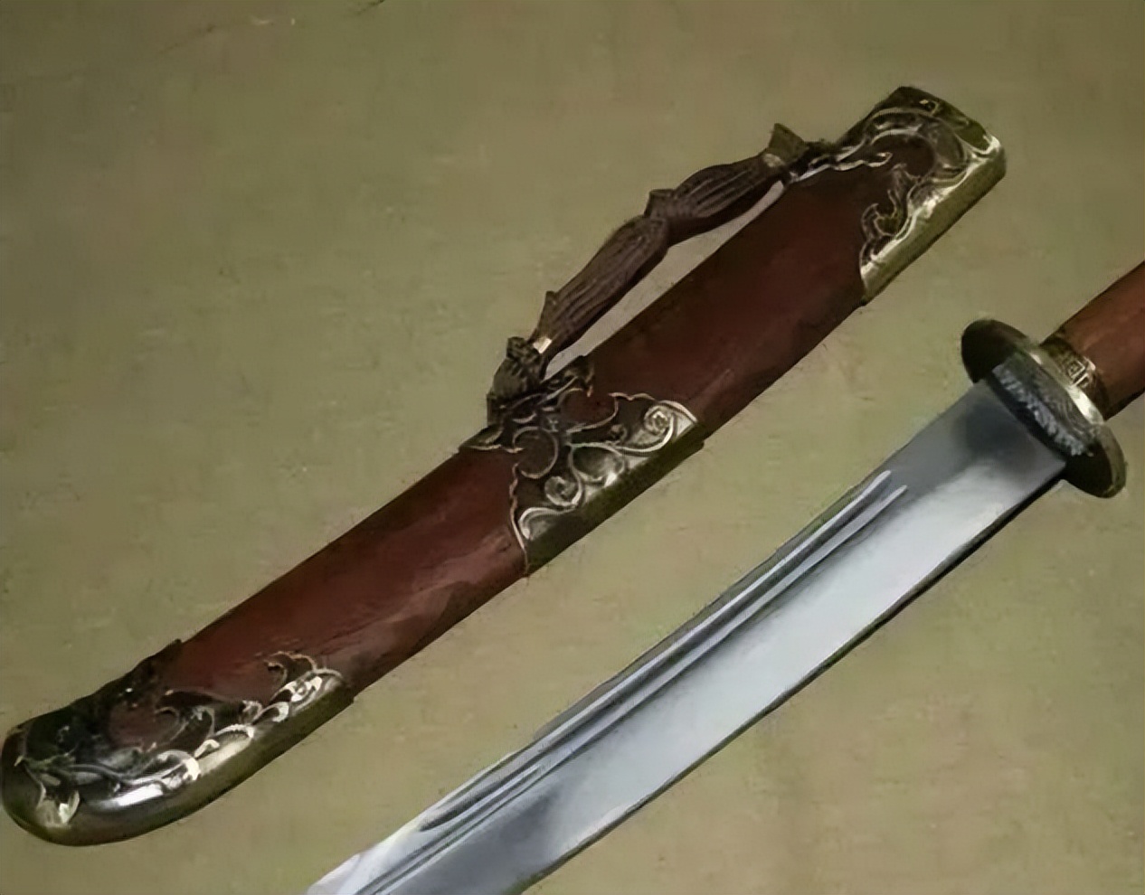 老汉宝刀卖500万专家指责现场,老人500万卖宝刀专家指责