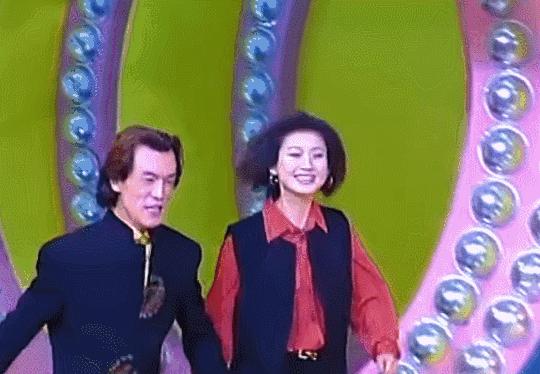 央视一姐王小丫的视频,央视主持人王小丫2000年身体状况