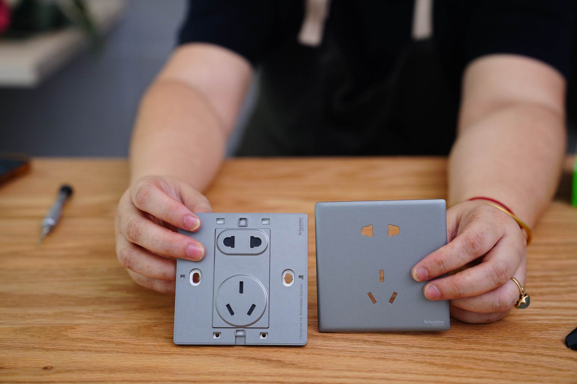 多层插座拆卸,开关插座拆解方法