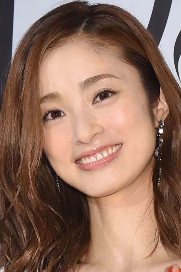 日系三线女星高清写真图,日本十大女神级女星面部特写