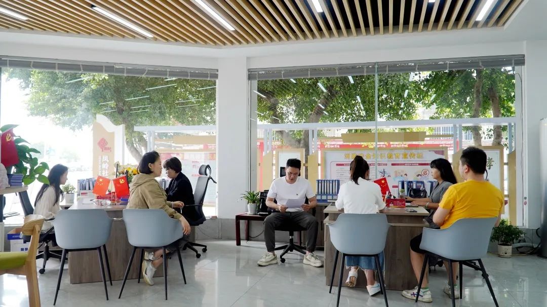 【代表风采】唐浩雨: “90后”代表挑大梁 为民服务显担当