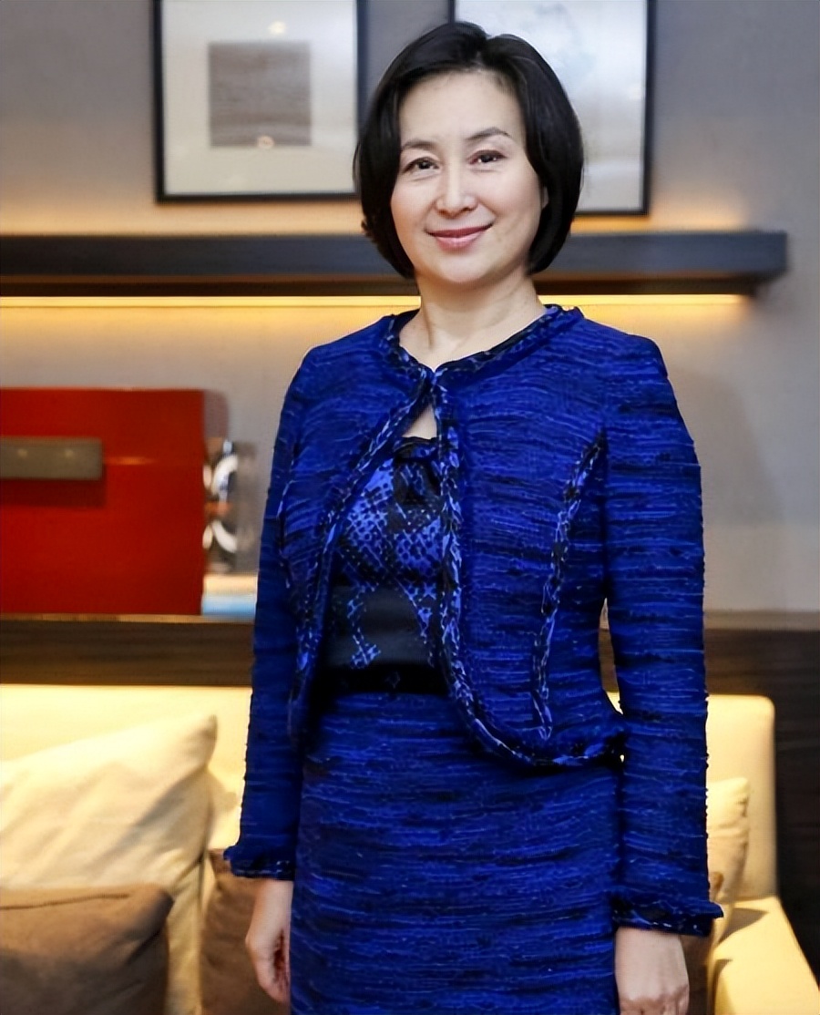 李嘉欣何超琼最近消息,何超琼梁安琪李嘉欣