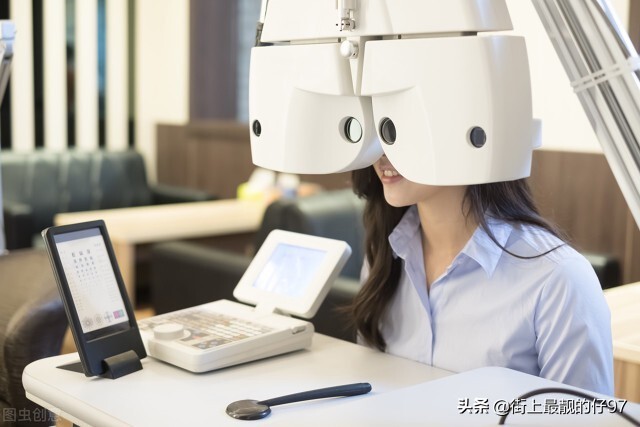 做眼镜行业有前景吗,眼镜验光师要学多久才能上岗