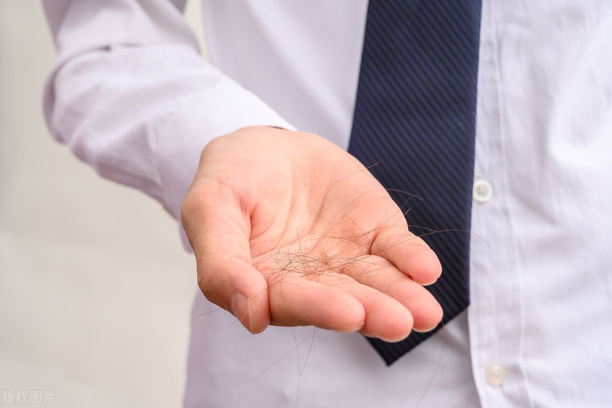 隐私部位的毛发变白,意味着体内有疾病吗?能不能刮掉?