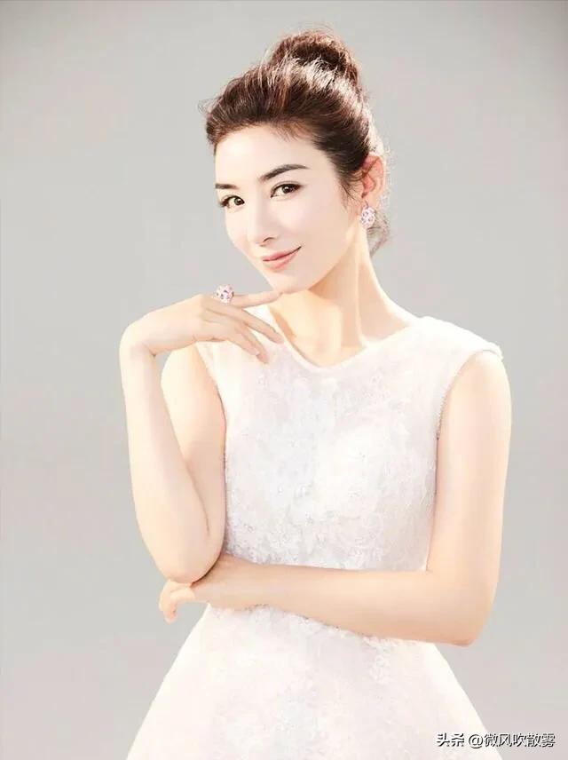 足球宝贝明星身材,足球宝贝明星刚出道照片