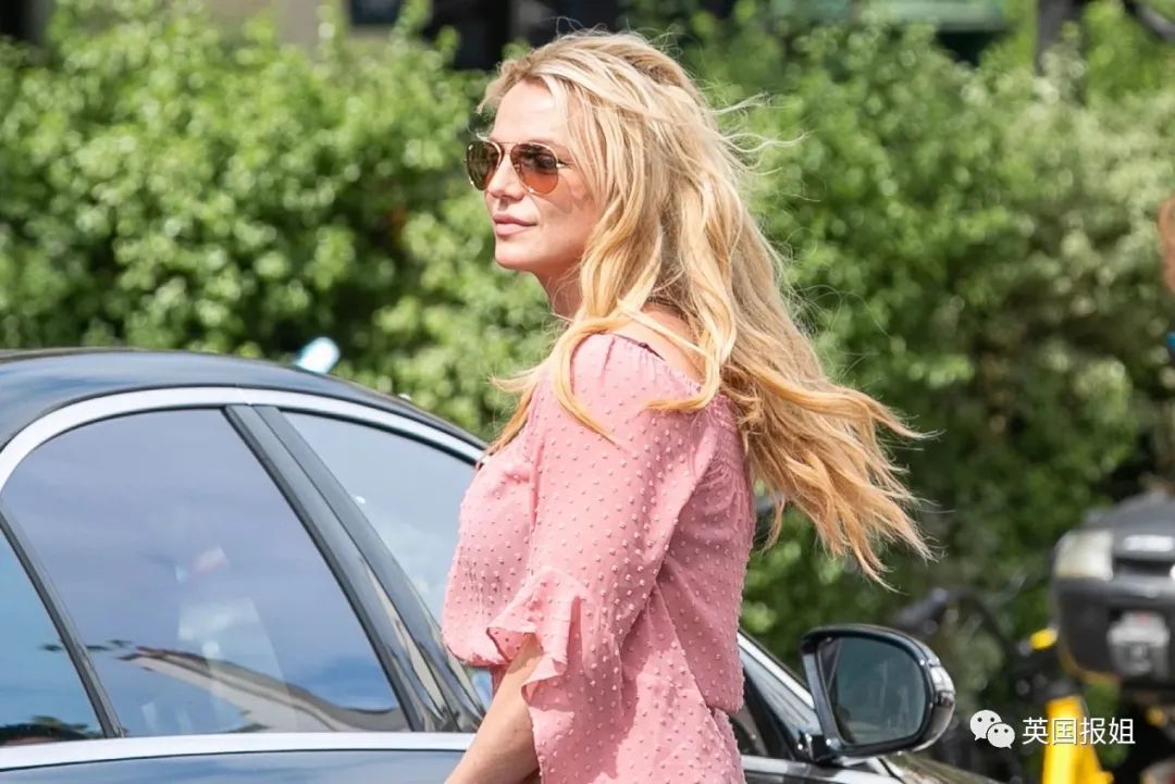 美国甜心美少女出道即爆火，却被亲妈下药控制当赚钱工具