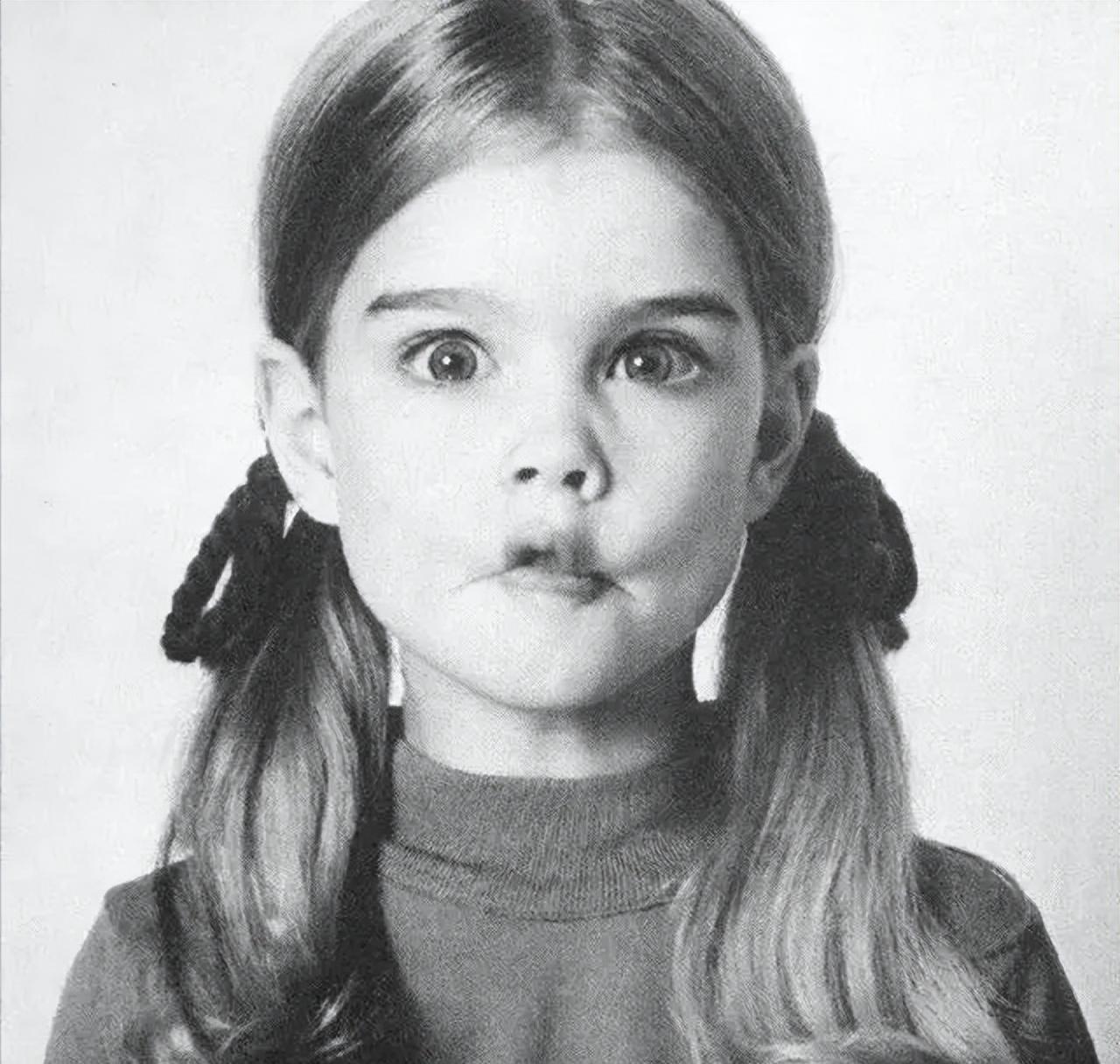 10岁她赤身露体，20岁又声称自己还是处女，“美国舒淇”裸照丑闻